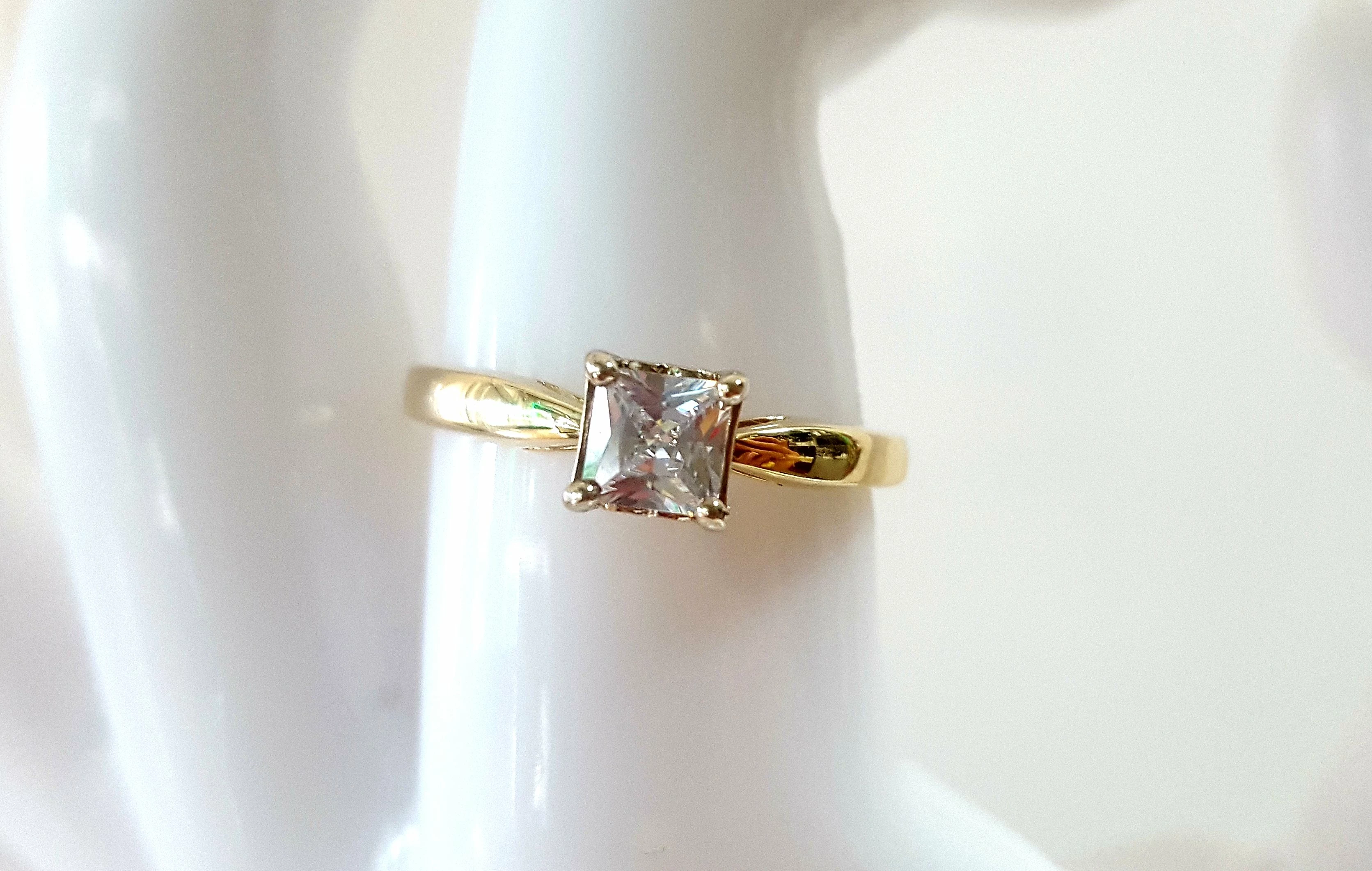 sliczny-zloty-pierscionek-z-cyrkonia-kwadrat-585-pilsudskiego-13a-sj-ostroleka