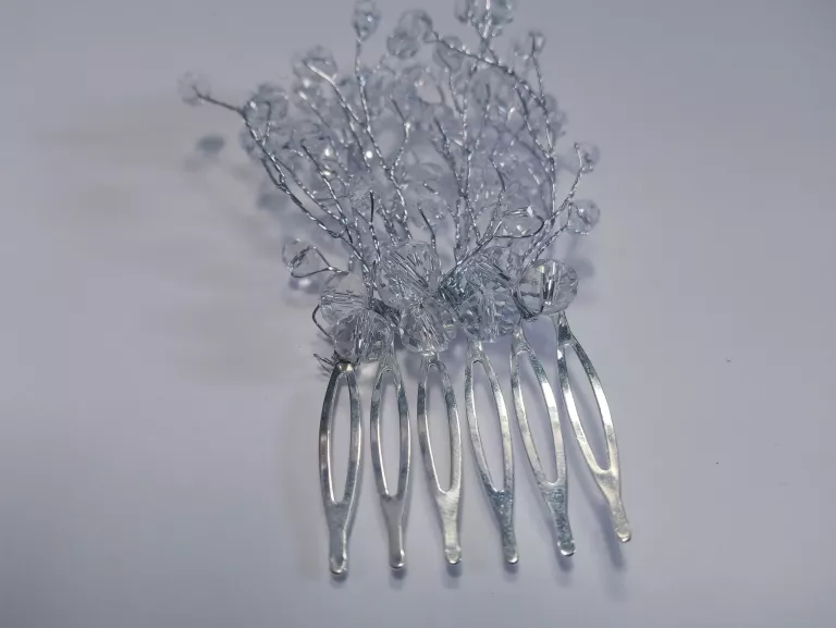 grzebien-do-wlosow-z-krysztalkami-g180-kolor-dominujacy-srebrny