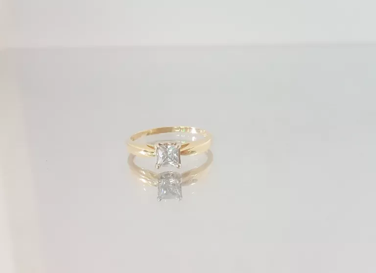 sliczny-zloty-pierscionek-z-cyrkonia-kwadrat-585-stan-uzywany