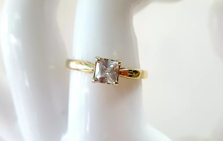 sliczny-zloty-pierscionek-z-cyrkonia-kwadrat-585-pilsudskiego-13a-sj-ostroleka