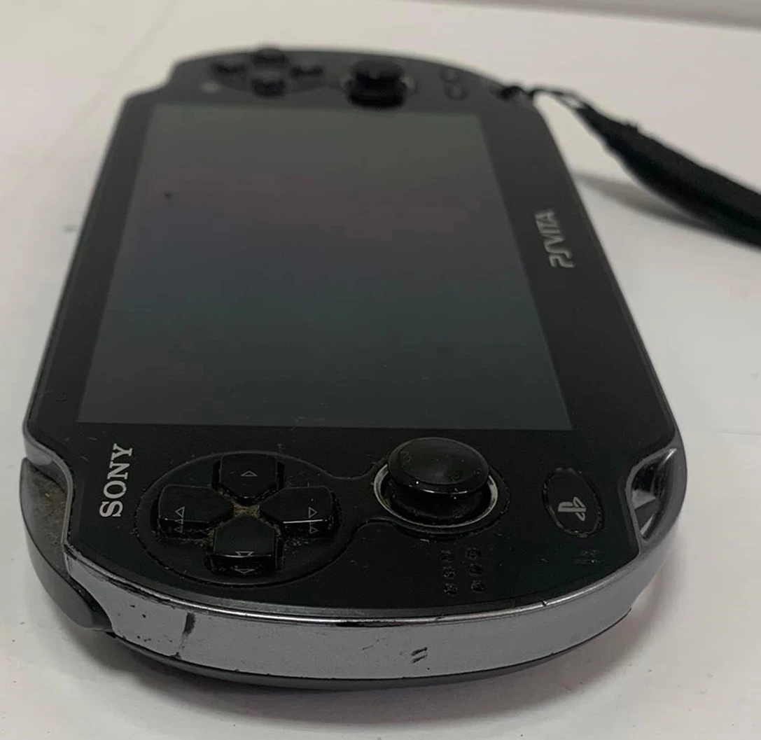 konsola-ps-vita-model-pch-1004