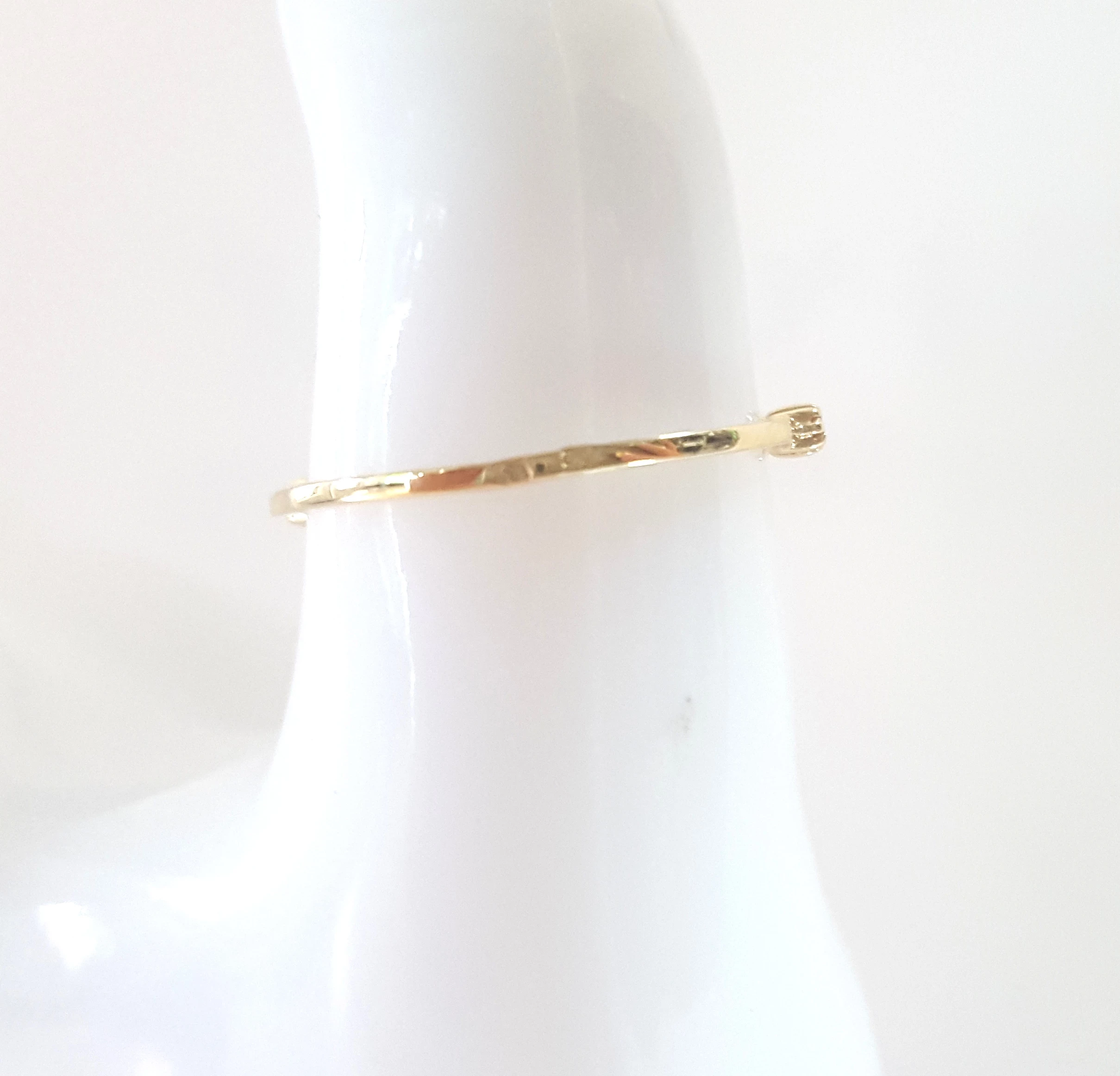 sliczny-zloty-pierscionek-cyrkonia-kolor-585-096g-stan-uzywany