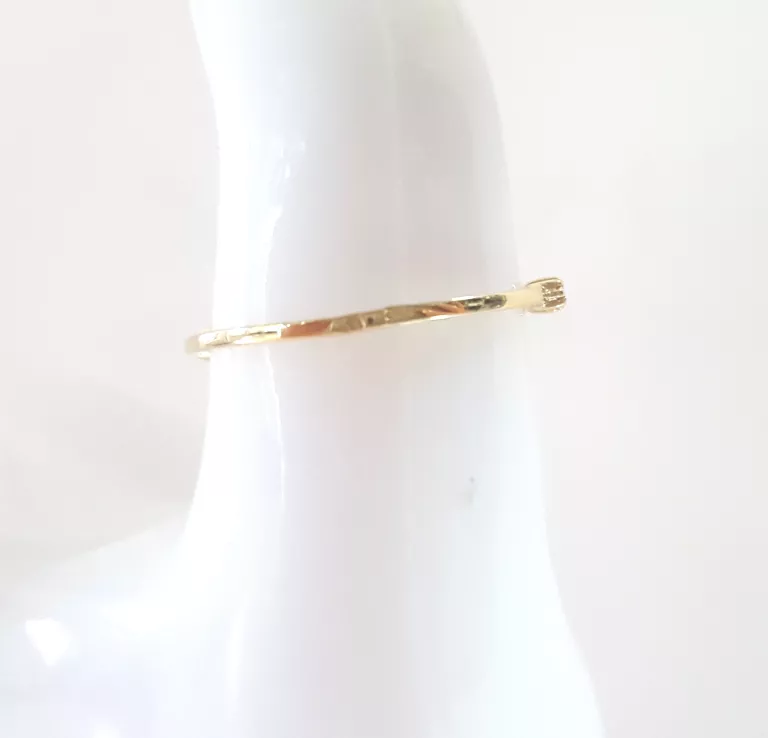 sliczny-zloty-pierscionek-cyrkonia-kolor-585-096g-stan-uzywany