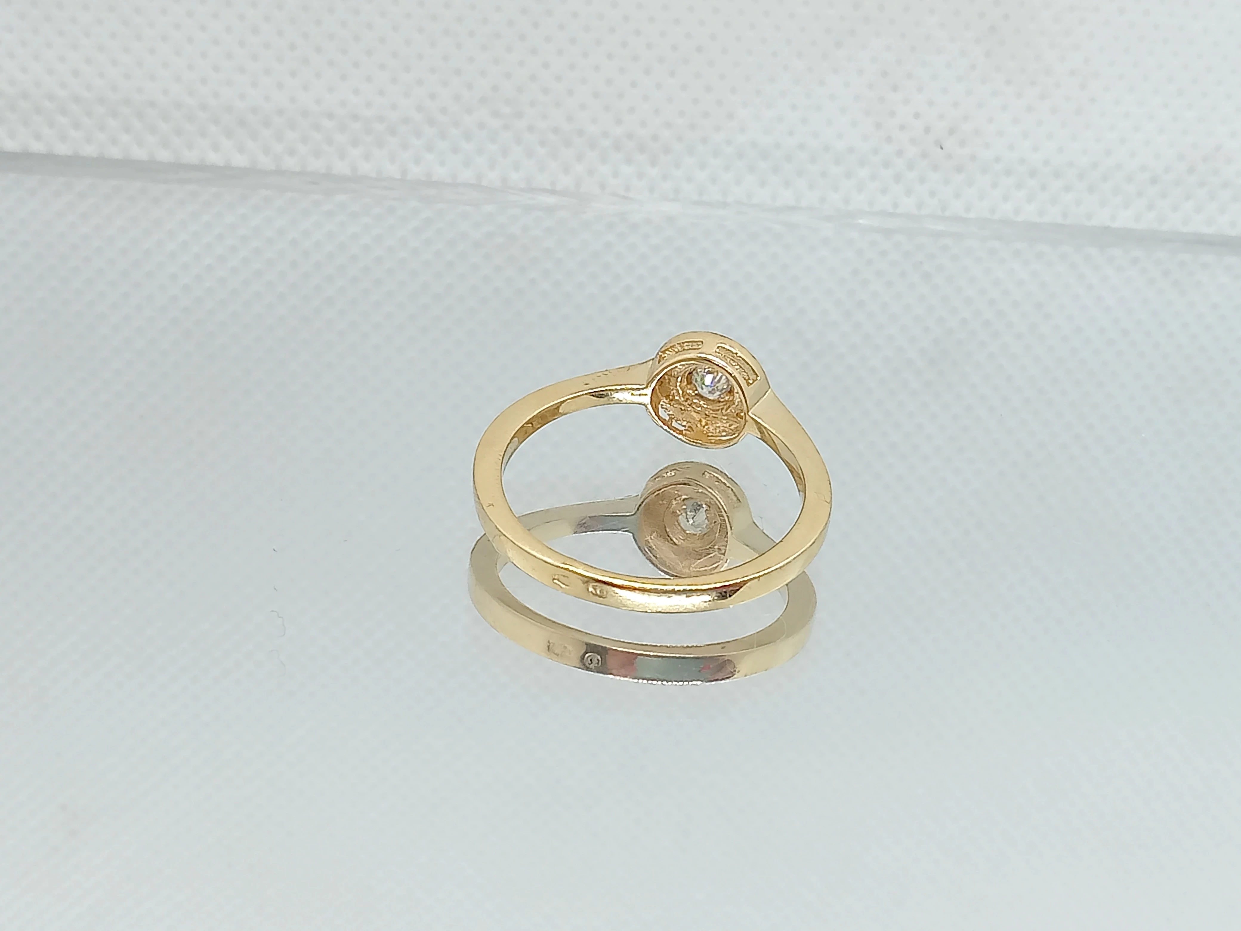 zloty-pierscionek-z-cyrkoniami-kolko-585-278g-kamien-inny-kamien