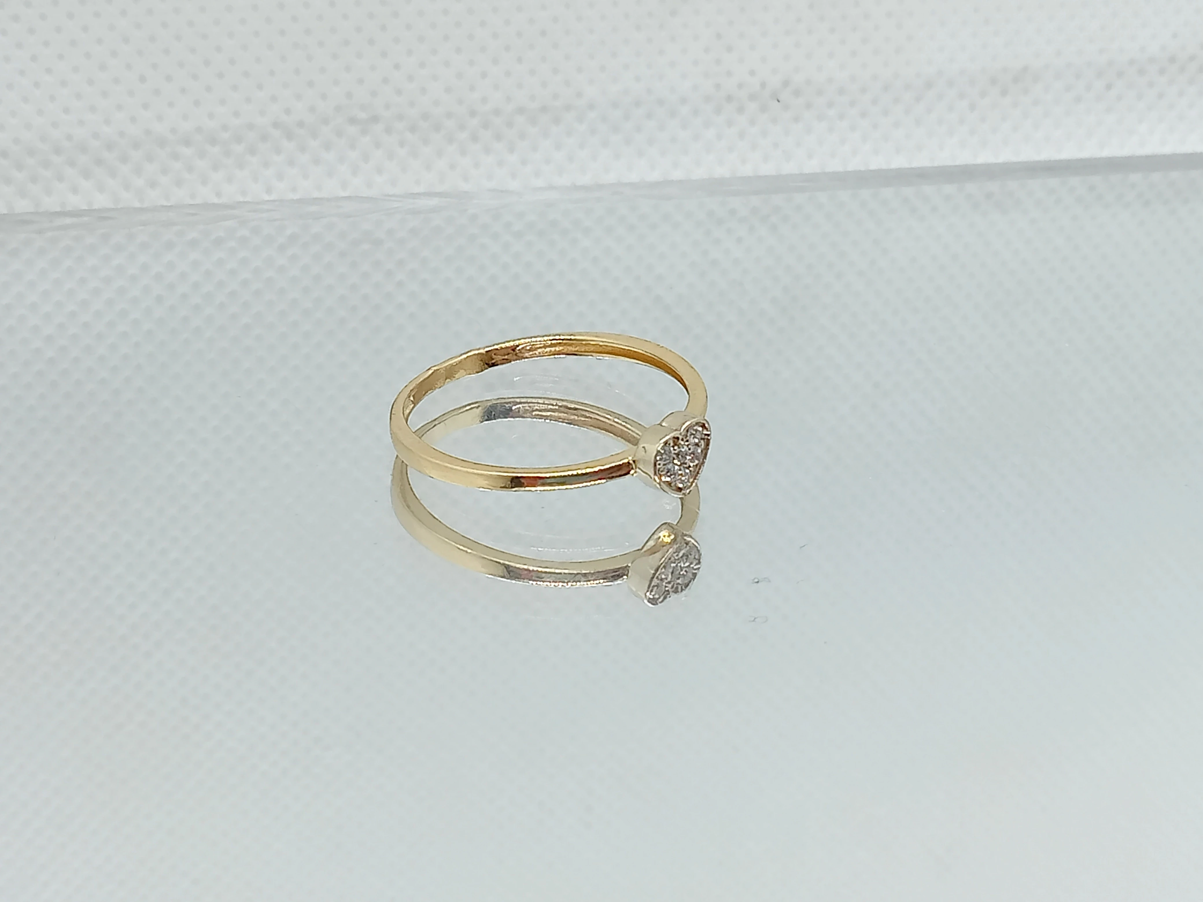 zloty-pierscionek-z-cyrkoniami-serduszko-585-material-zloto