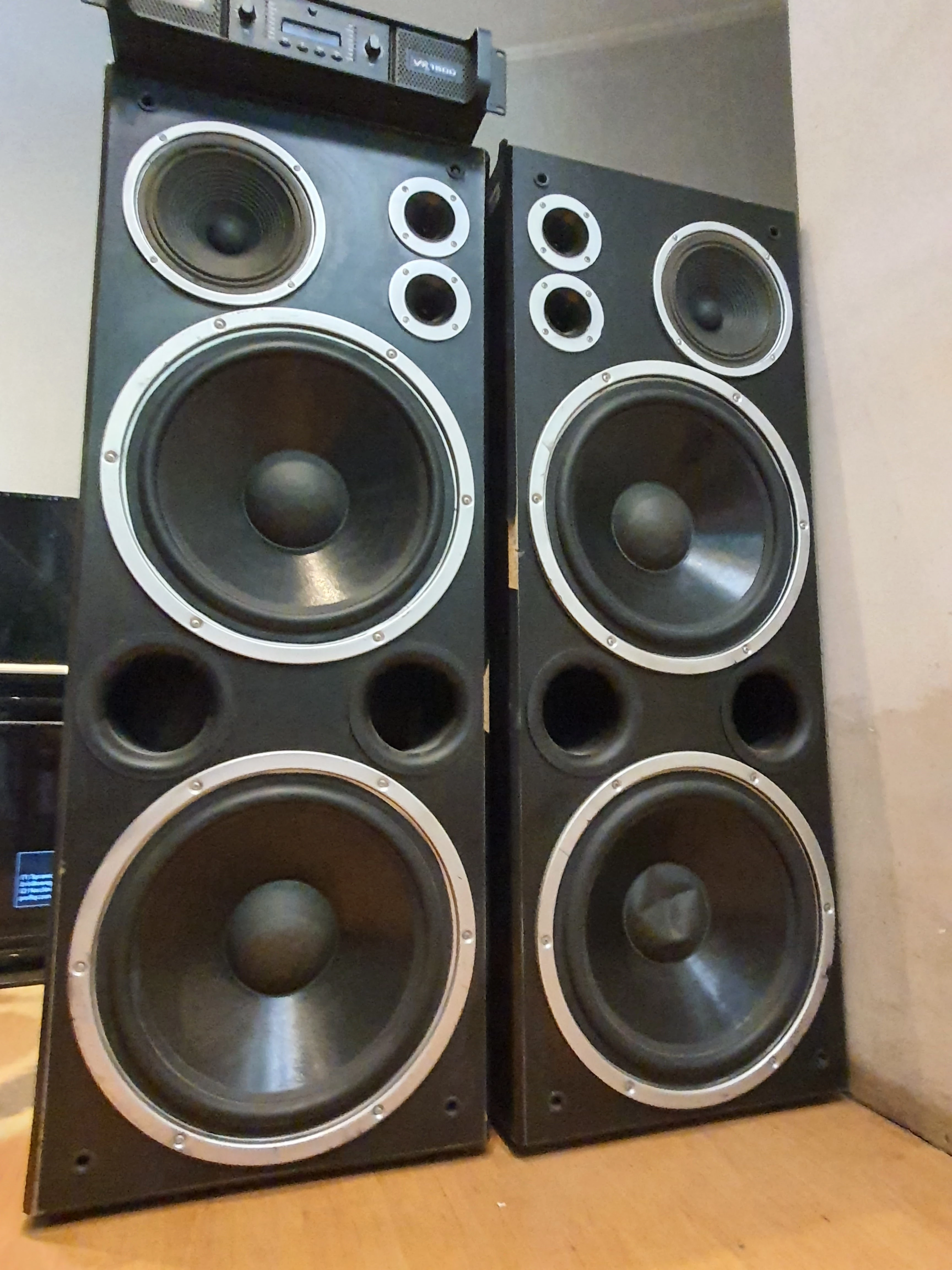 amplituner-american-audio-vx1500-2-duze-glosniki-product-id-45474a35-4ce5-4961-b9da-30f42bc3e8b6