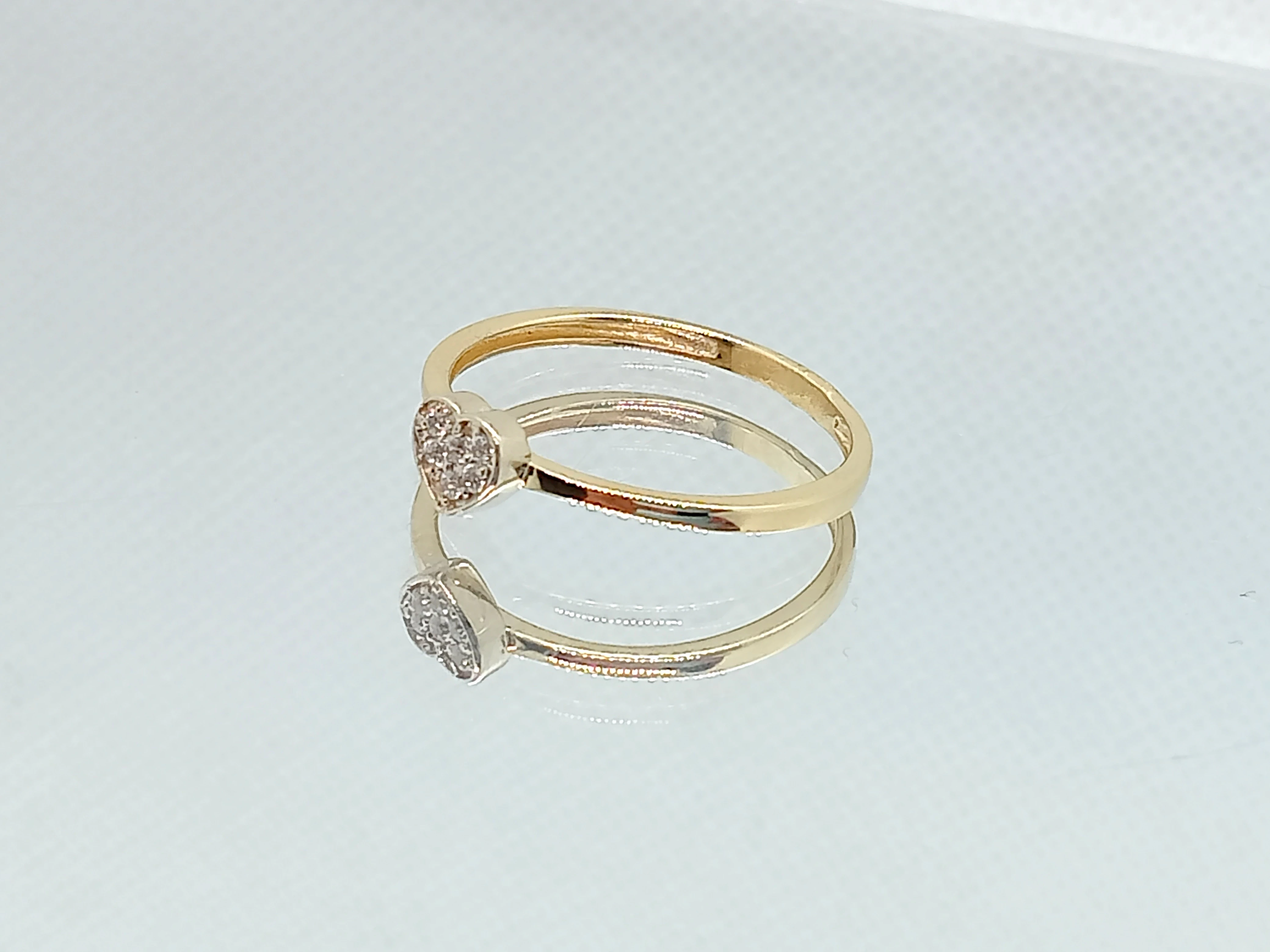 zloty-pierscionek-z-cyrkoniami-serduszko-585-material-zloto