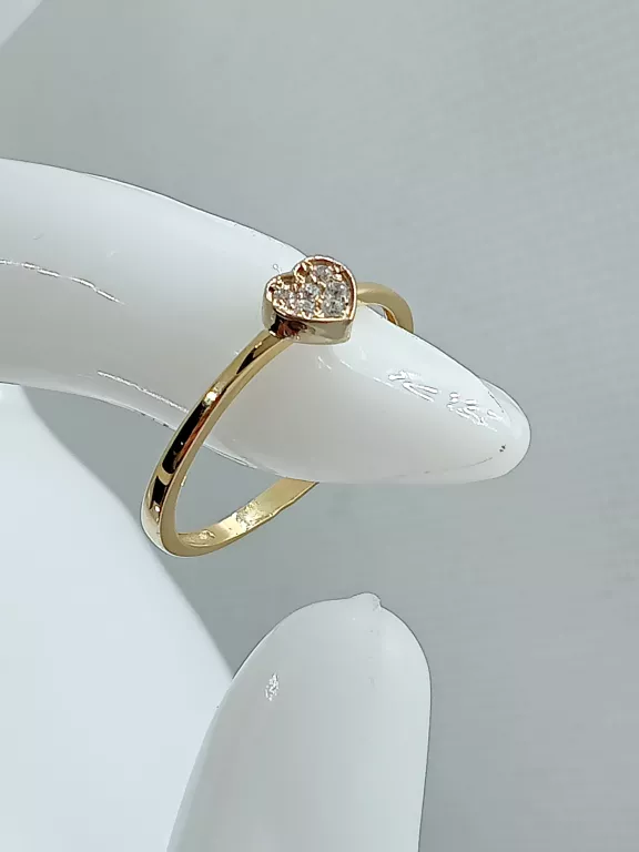 ZŁOTY PIERŚCIONEK Z CYRKONIAMI SERDUSZKO 585