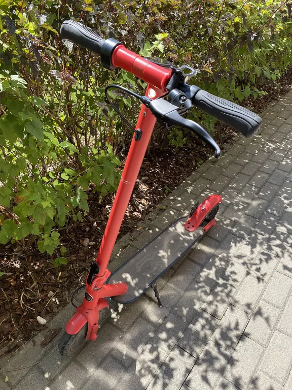 hulajnoga-elektryczna-fiat-500-red-czerwona-kolor-czerwony