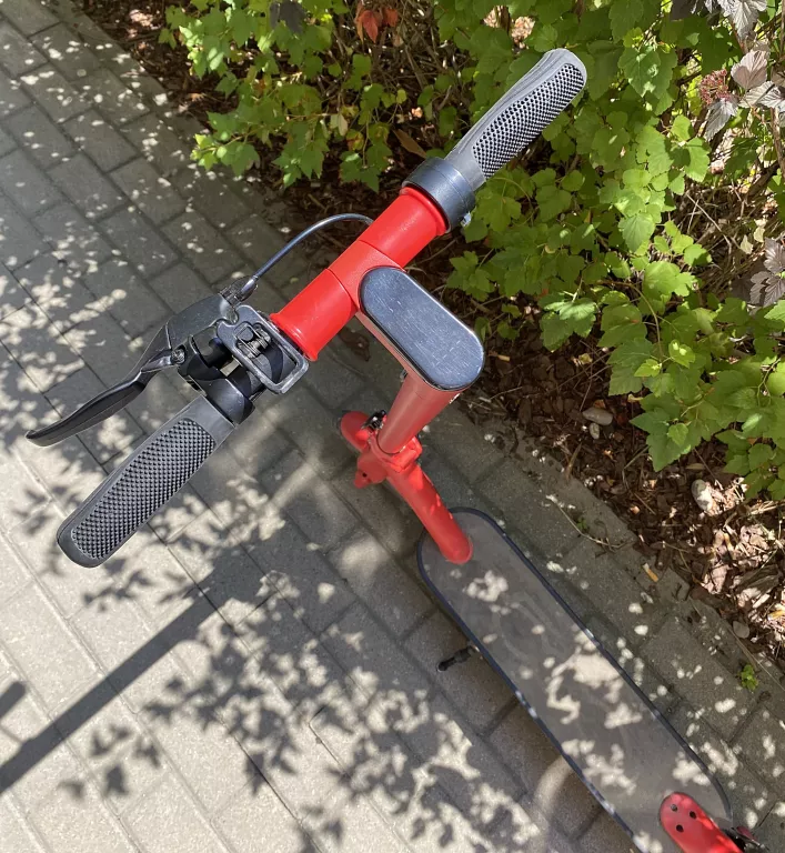 hulajnoga-elektryczna-fiat-500-red-czerwona-stan-uzywany