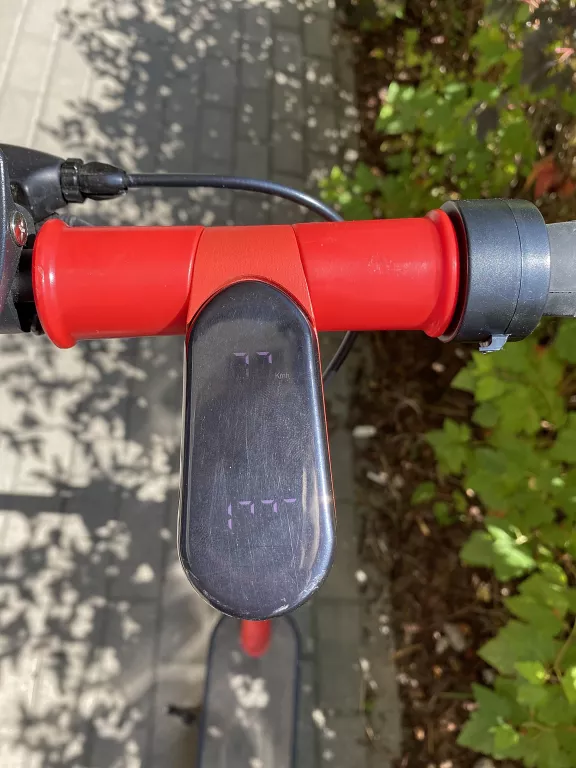 hulajnoga-elektryczna-fiat-500-red-czerwona-marka-fiat