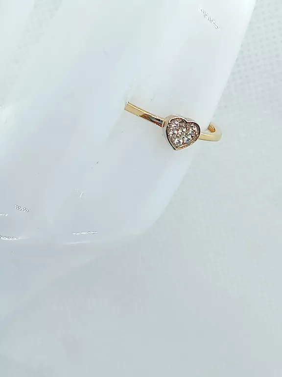 ZŁOTY PIERŚCIONEK Z CYRKONIAMI SERDUSZKO 585