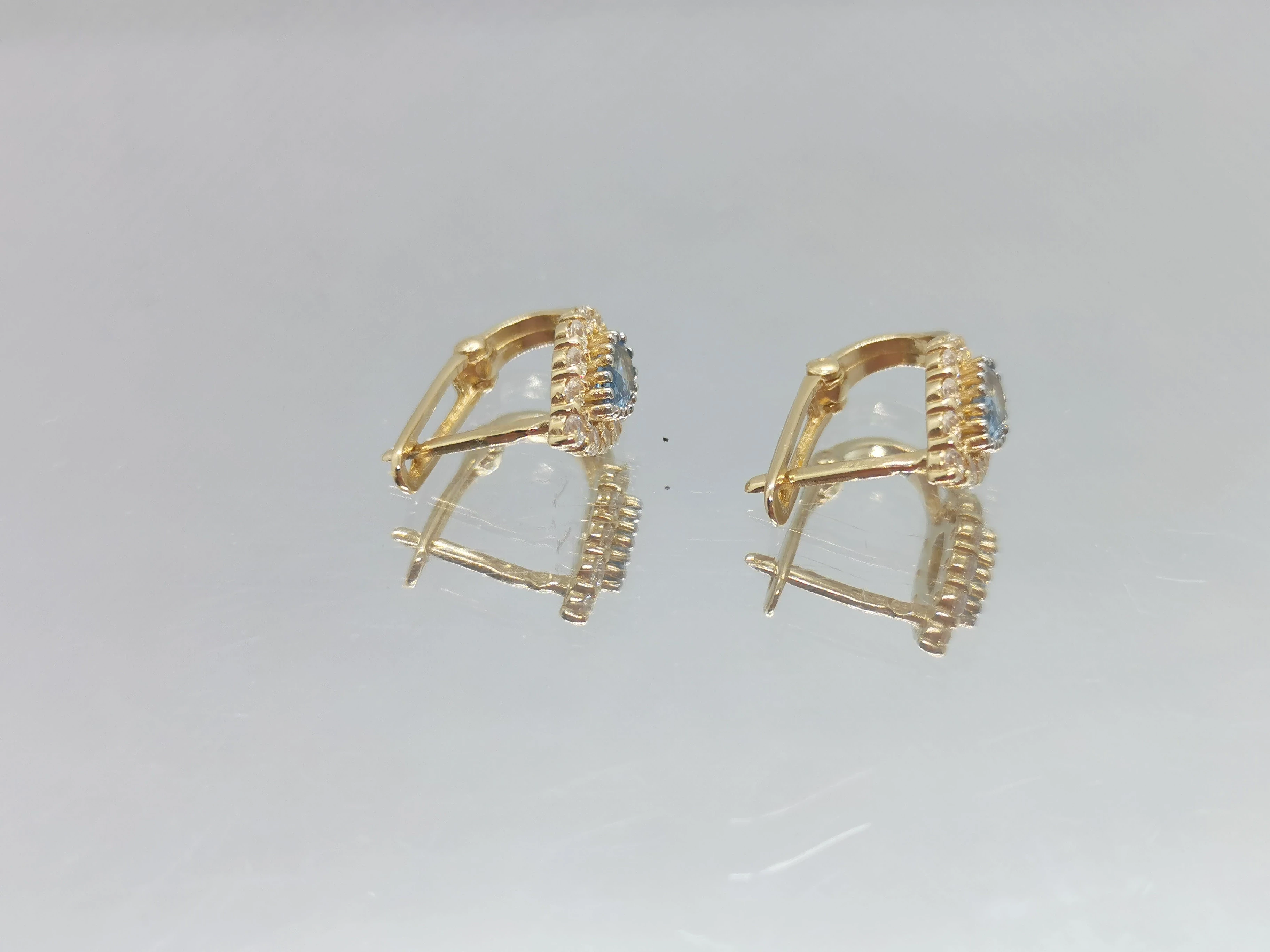 zlote-kolczyki-z-niebieskim-oczkiem-183g585-material-zloto