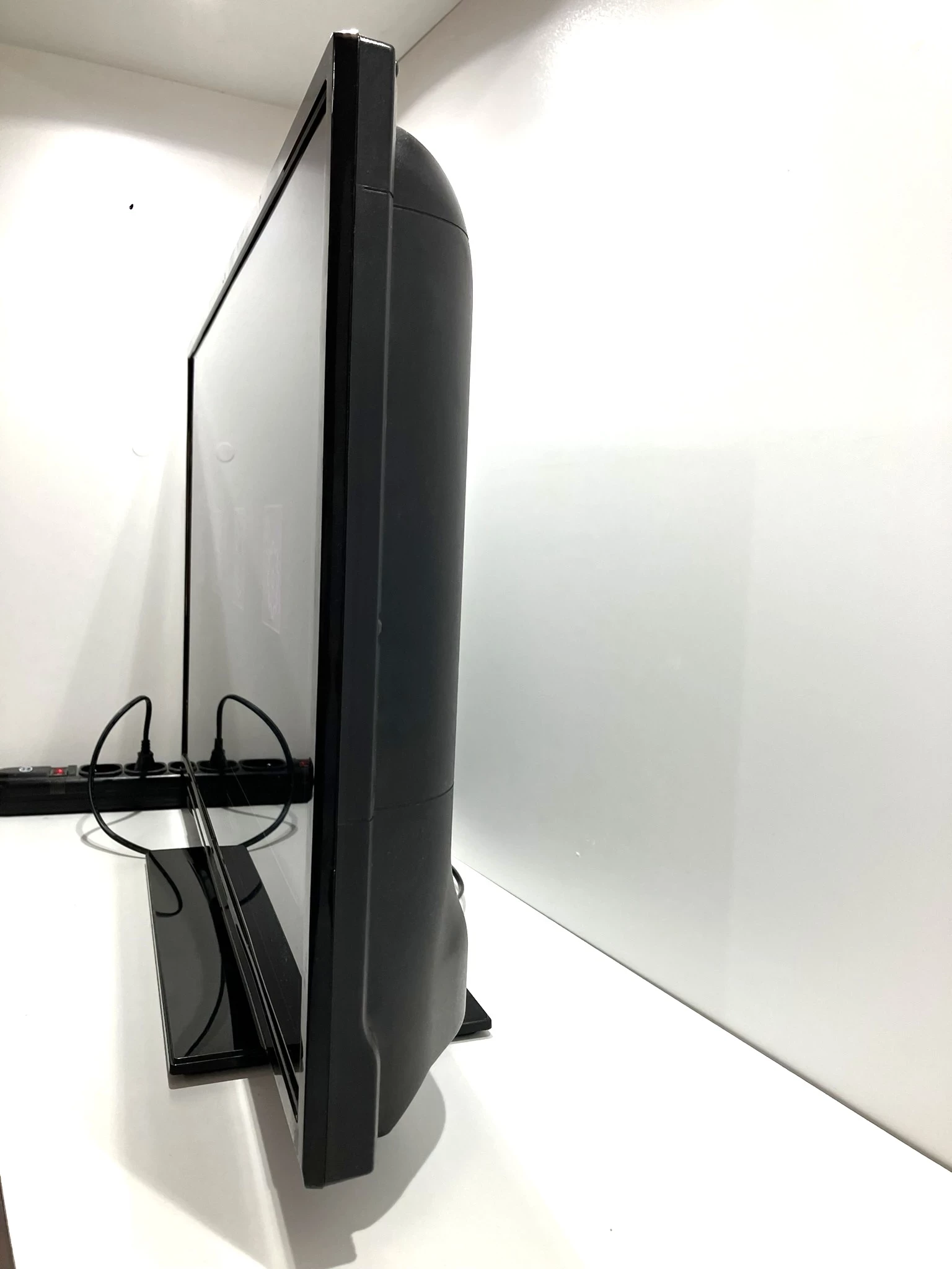 telewizor-technika-32-278-aw15-opis-stan-uszkodzony