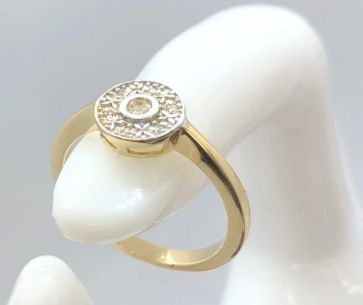 elegancki-zloty-pierscionek-585274gr13-material-zloto