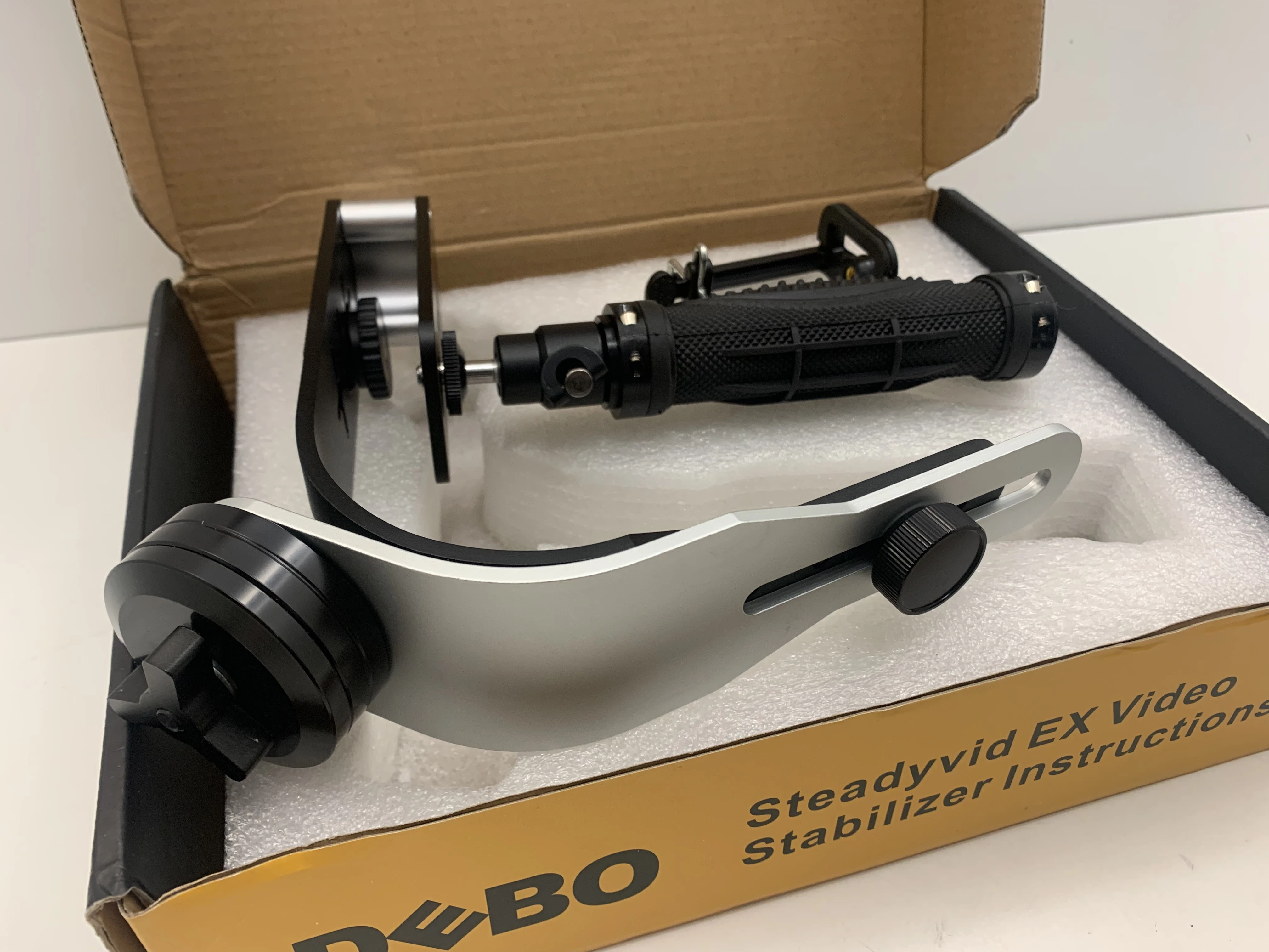 debo-reczny-stabilizator-do-aparatu-uszkodzony-model-debo