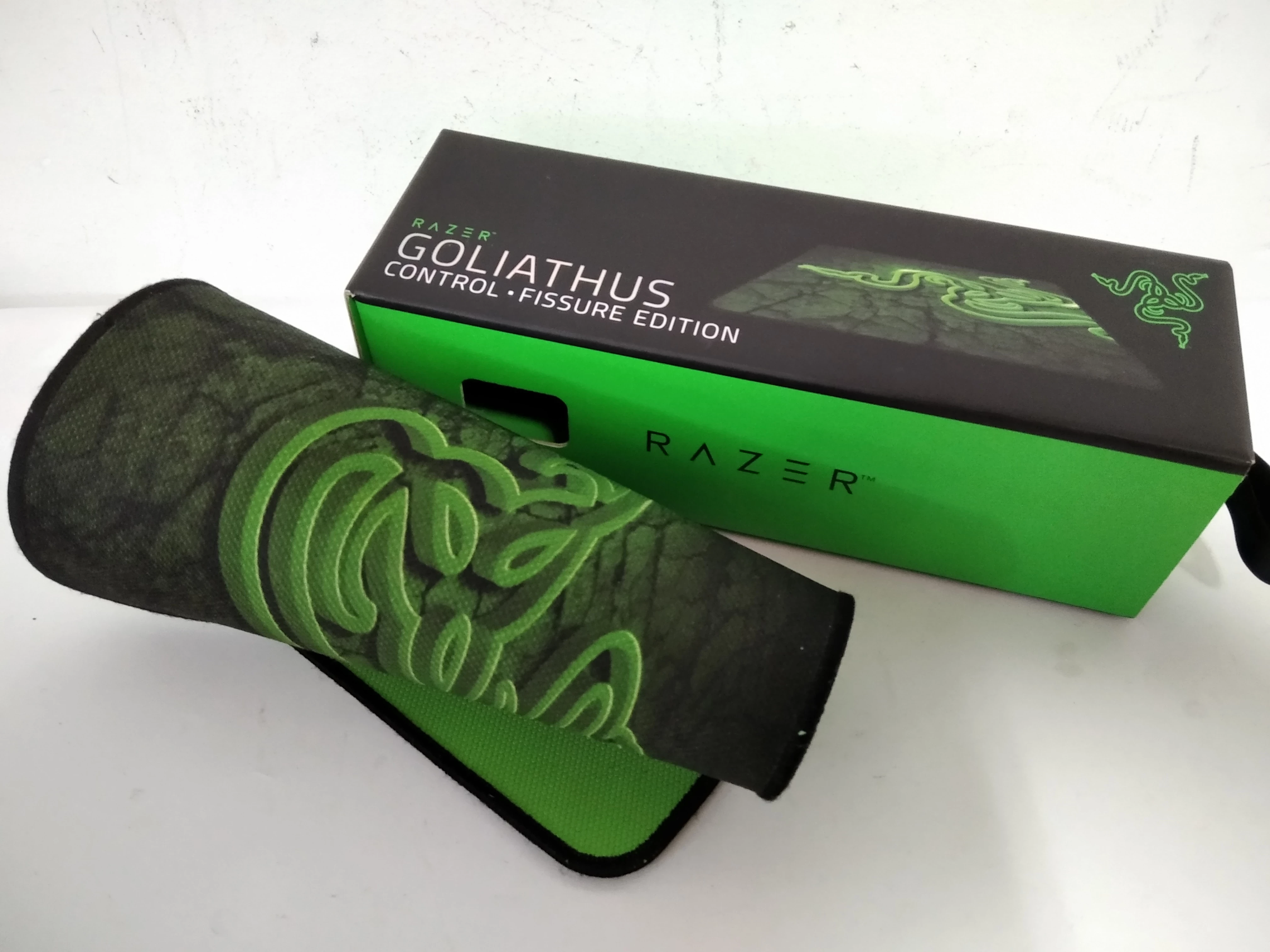 razer-goliathus-control-fissure-edition-kod-producenta-rz02-01070700-r3m2