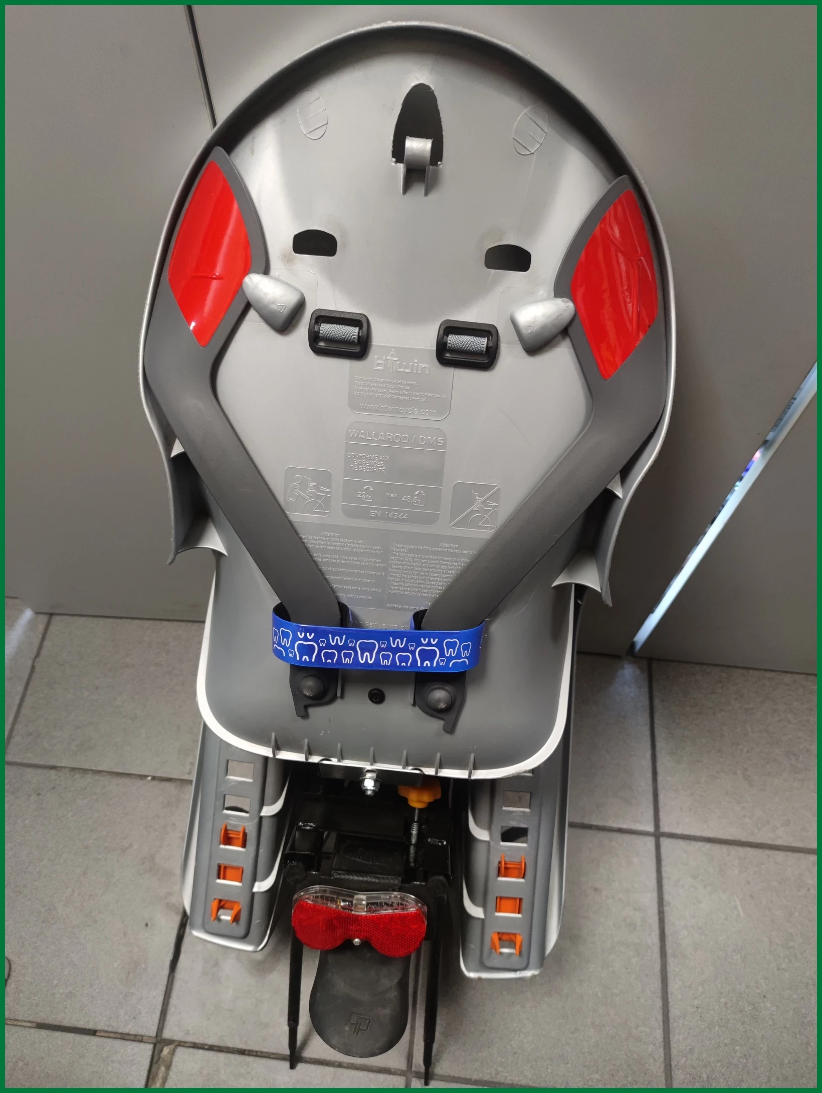 fotelik-rowerowy-btwin-z-bagaznikiem-rodzaj-tylny