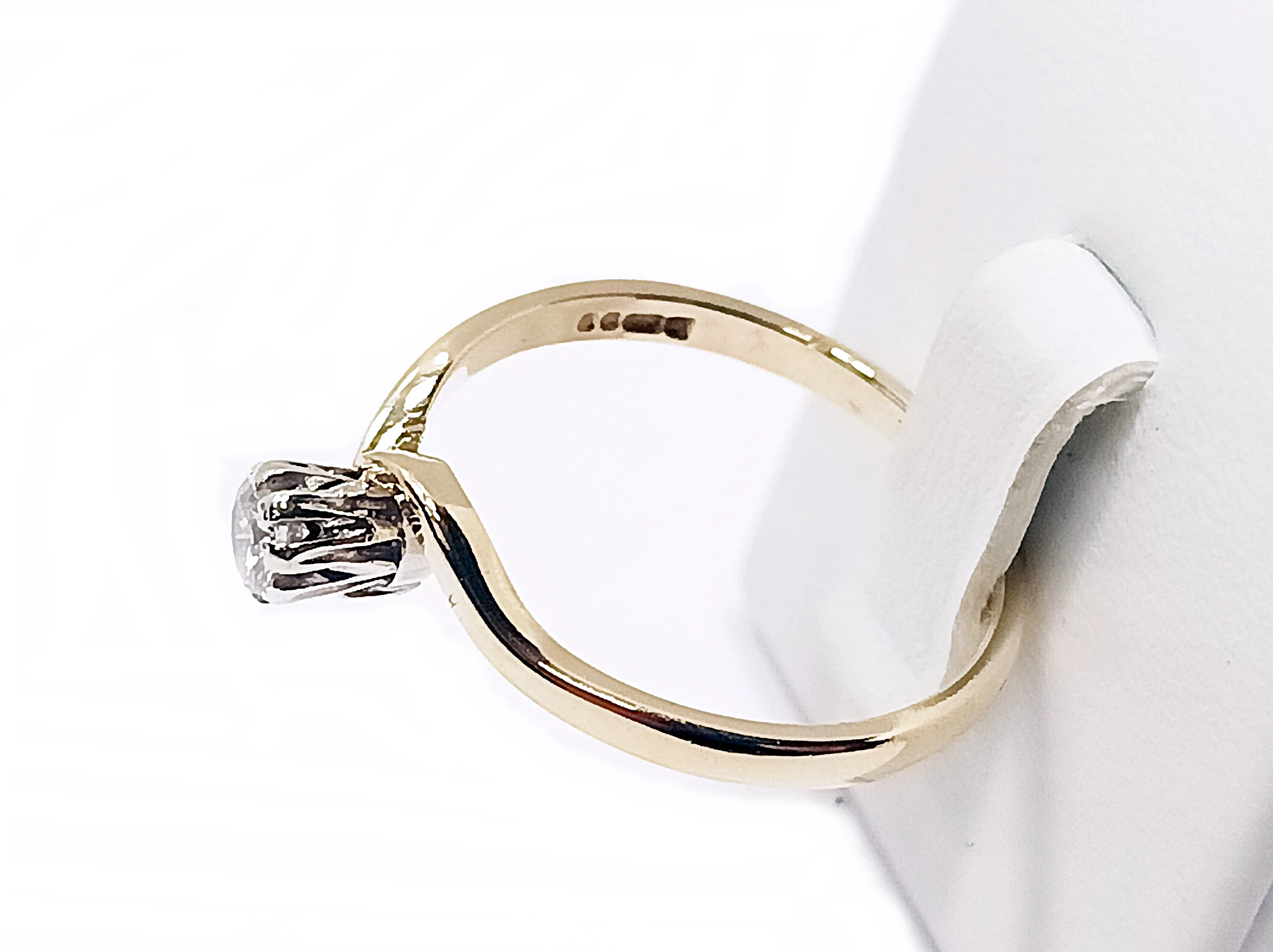 zloty-pierscionek-375-brylant-019ct-r14-cechy-207358-231606