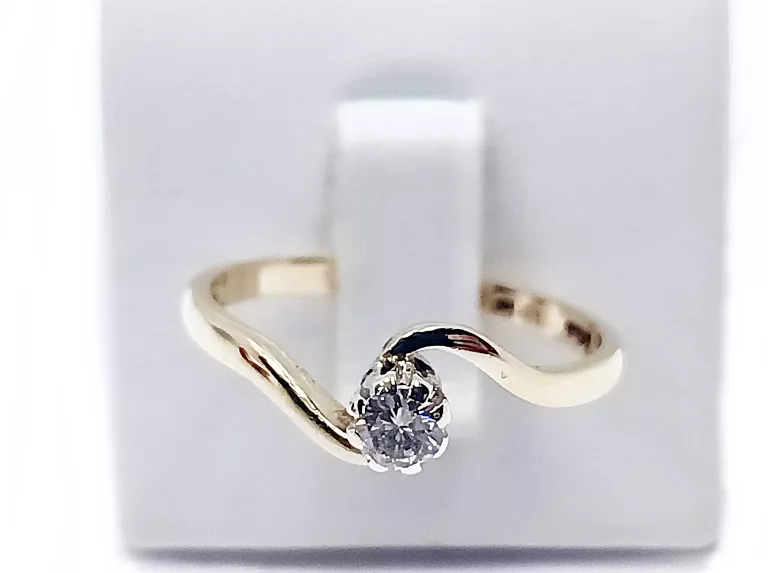 ZŁOTY  PIERŚCIONEK 375 BRYLANT 0,19CT R14