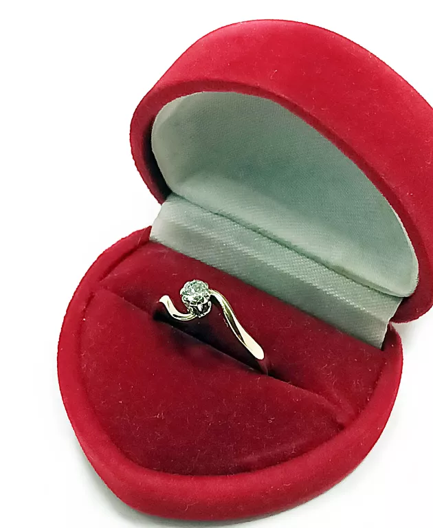 ZŁOTY  PIERŚCIONEK 375 BRYLANT 0,19CT R14