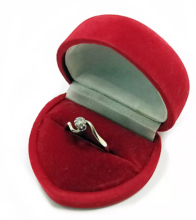 ZŁOTY  PIERŚCIONEK 375 BRYLANT 0,19CT R14