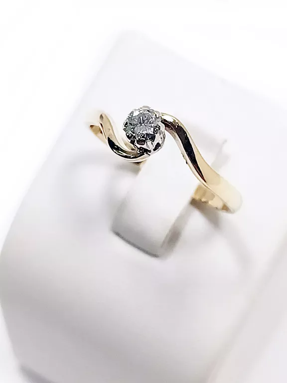 ZŁOTY  PIERŚCIONEK 375 BRYLANT 0,19CT R14