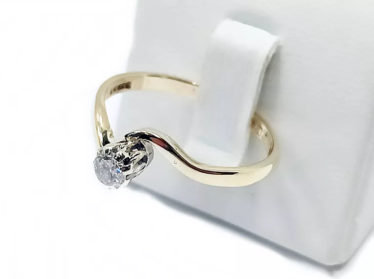 ZŁOTY  PIERŚCIONEK 375 BRYLANT 0,19CT R14