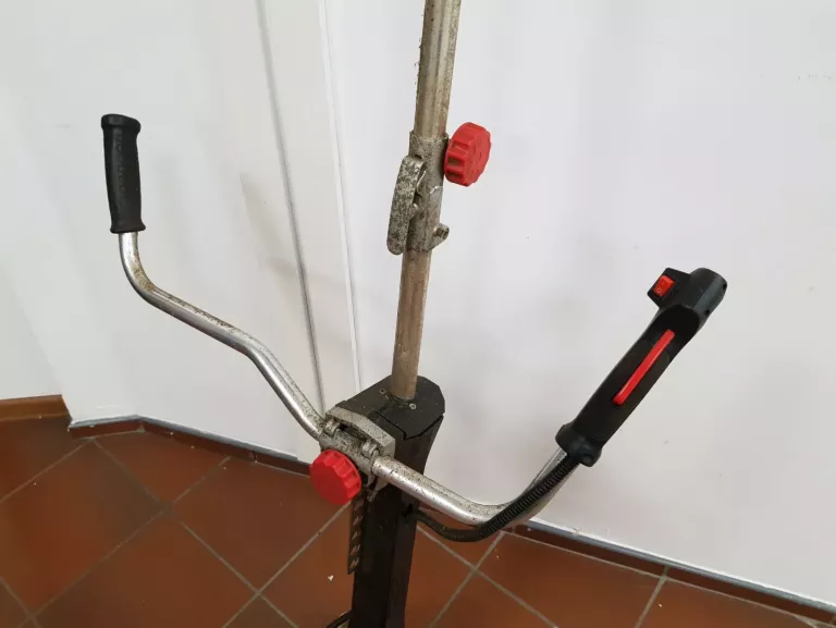 PODKASZARKA SPALINOWA NAC MEX620