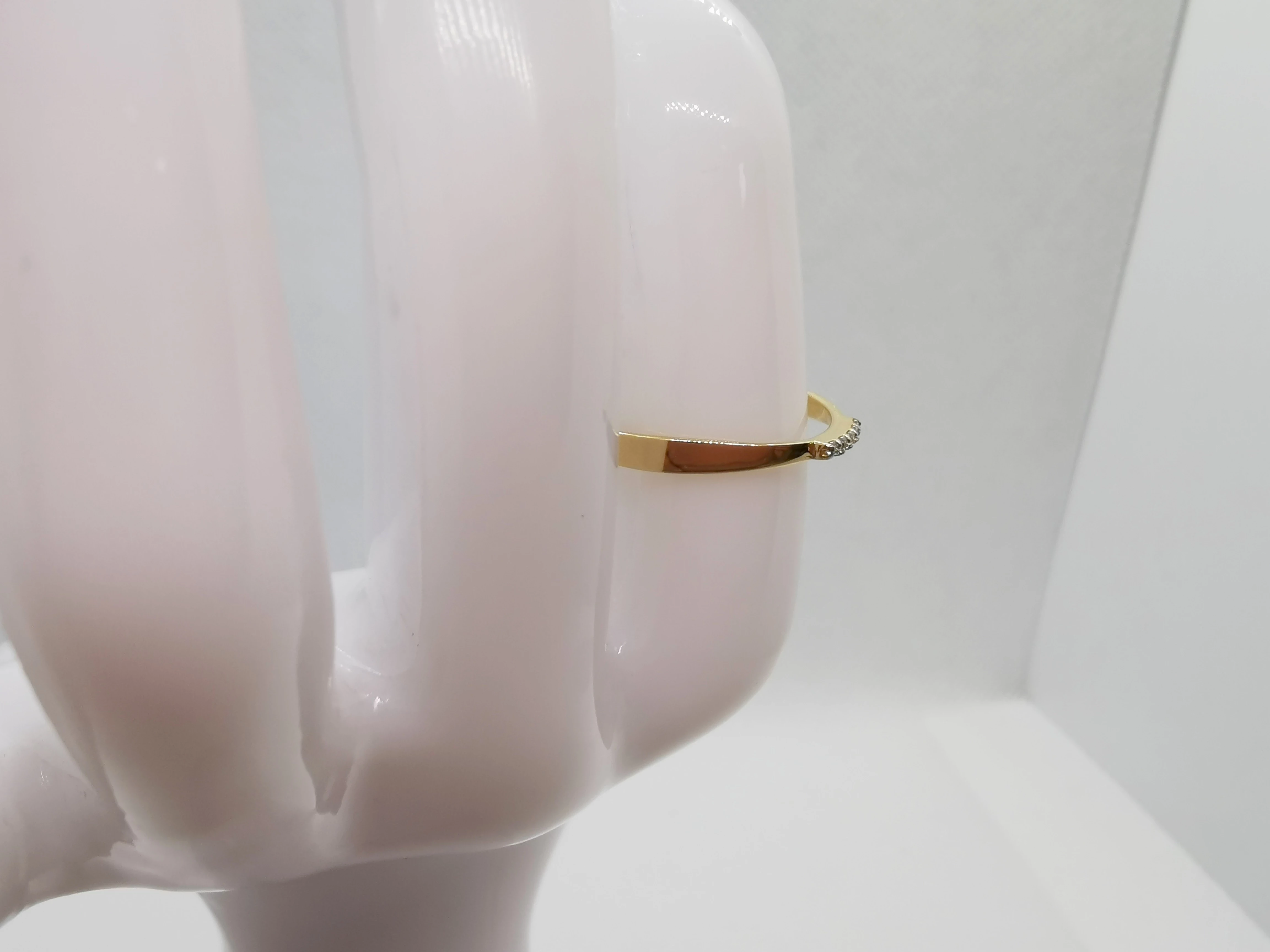 zloty-pierscionek-z-drobnymi-cyrkoniami-085g16-rodzaj-wyrob-jubilerski