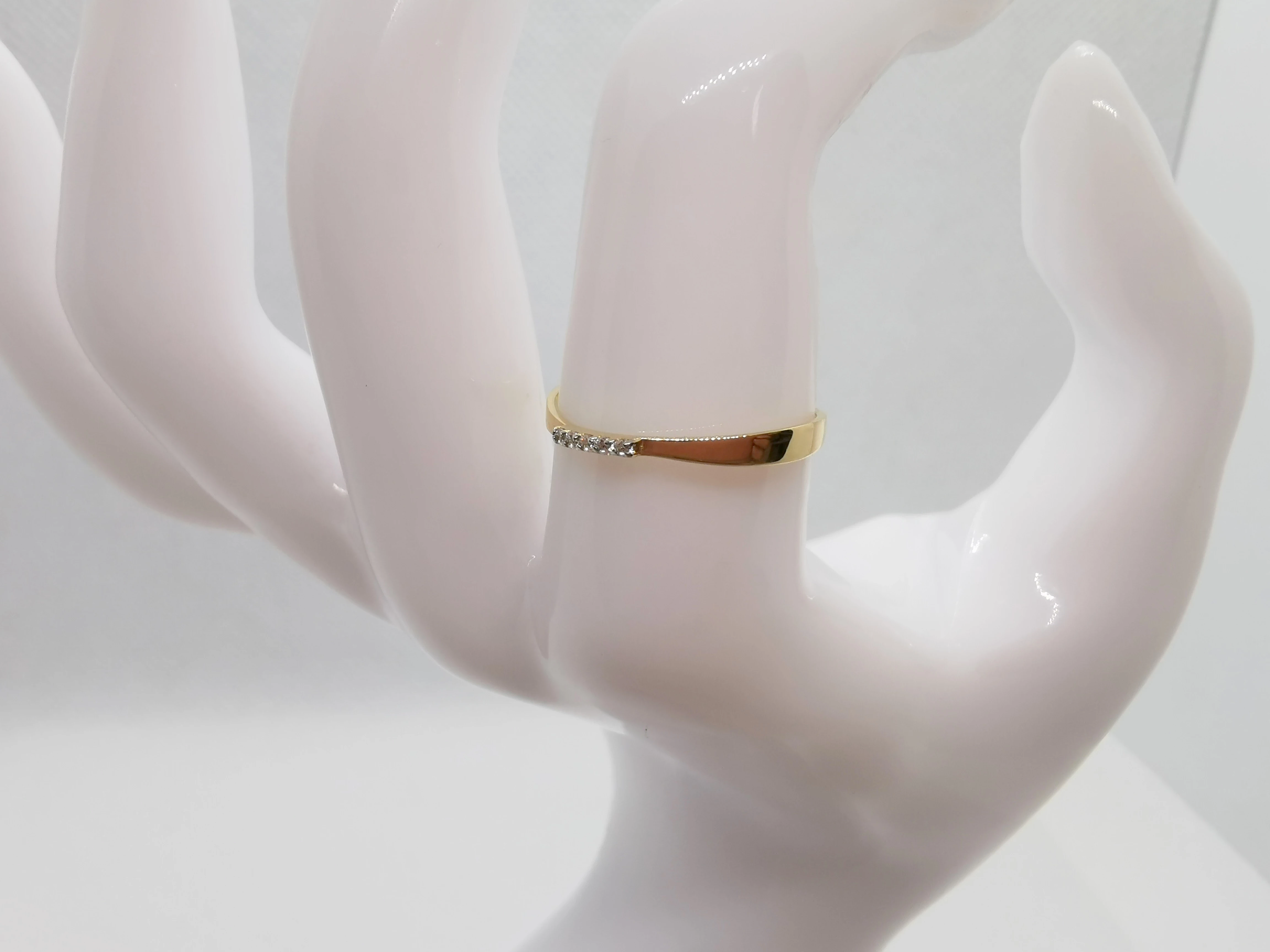 zloty-pierscionek-z-drobnymi-cyrkoniami-085g16-stan-uzywany