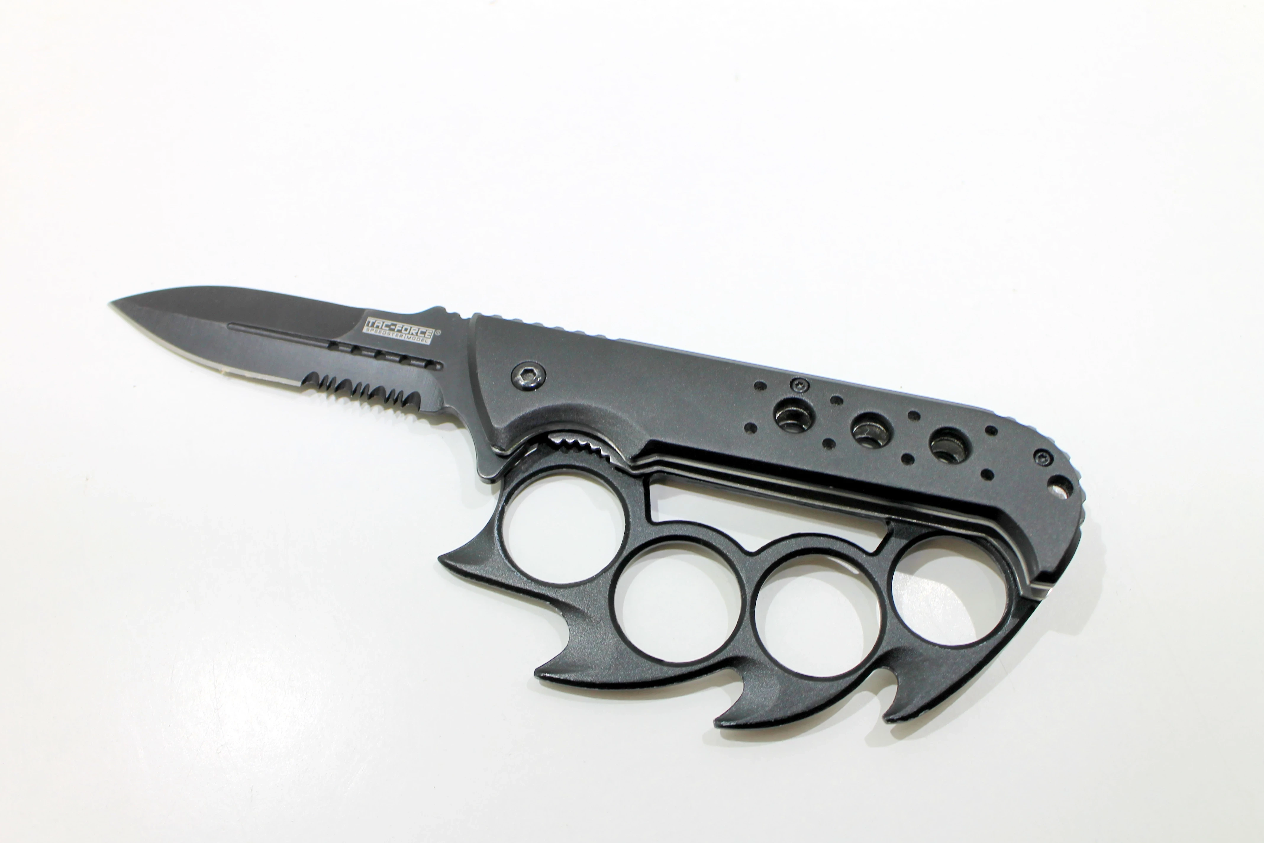 grozny-czarny-kastet-z-nozem-do-samoobrony-model-123