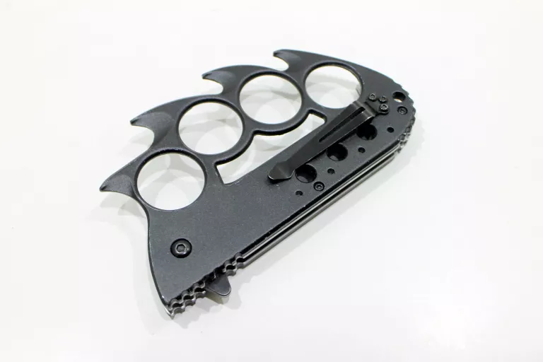 grozny-czarny-kastet-z-nozem-do-samoobrony-kod-producenta-123