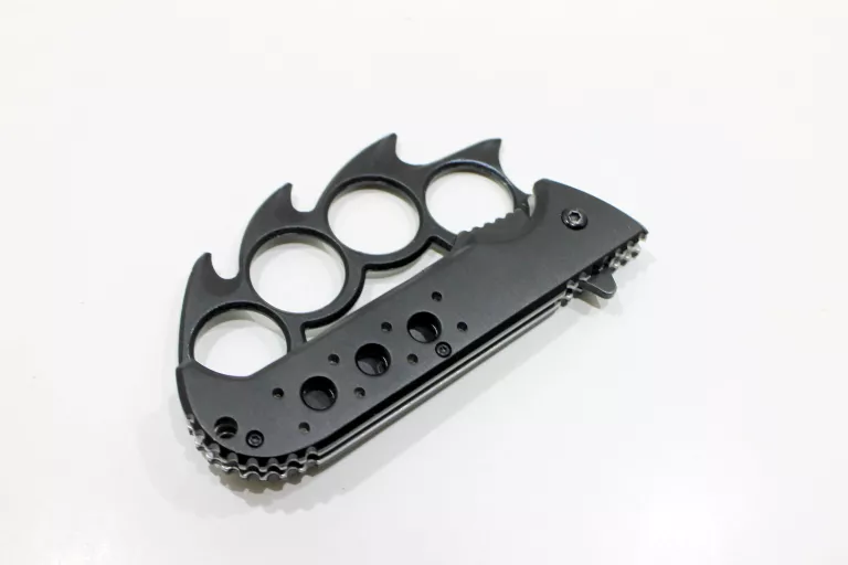 grozny-czarny-kastet-z-nozem-do-samoobrony-stan-nowy