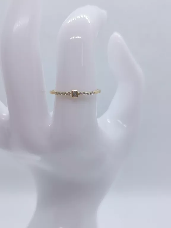 delikatny-zloty-pierscionek-z-cyrkoniami-091-g-gen-augusta-emila-fieldorfa-nila-2c-ostroleka