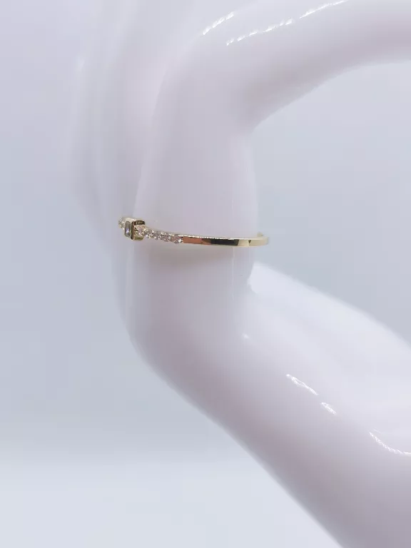 delikatny-zloty-pierscionek-z-cyrkoniami-091-g-marka-inna-marka