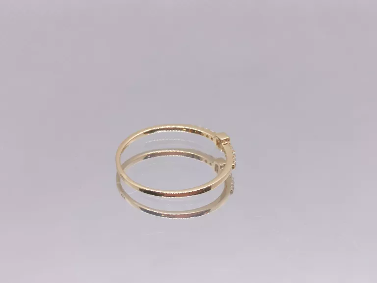 DELIKATNY ZŁOTY PIERŚCIONEK Z CYRKONIAMI 0,91 G.