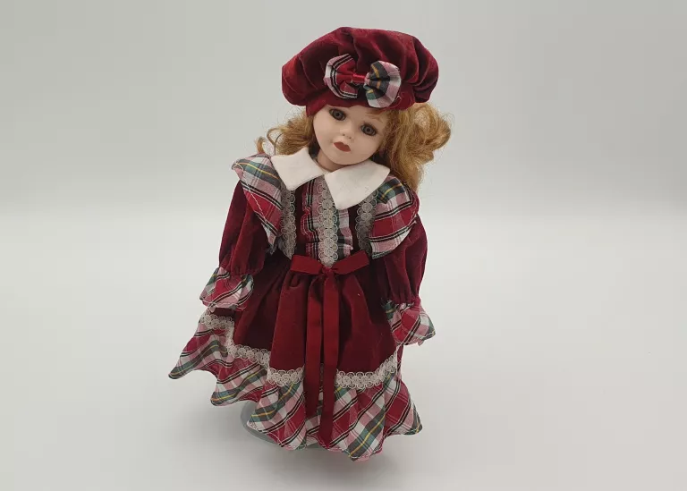 PORCELANOWA LALKA W CZERWONEJ SUKNI Z BERETEM 32C