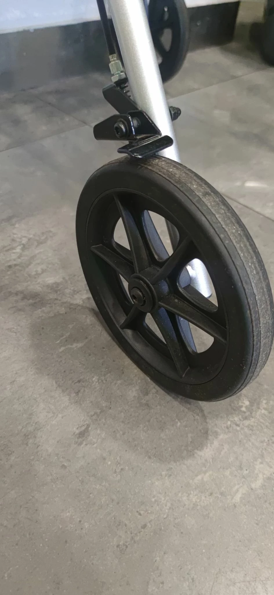 fjessa-city-grafitowy-rowerek-trojkolowy-stan-uzywany