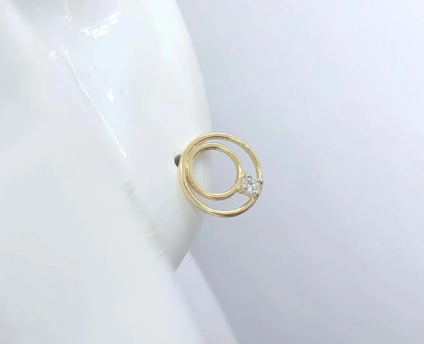 urocze-zlote-kolczyki-585122g-material-zloto