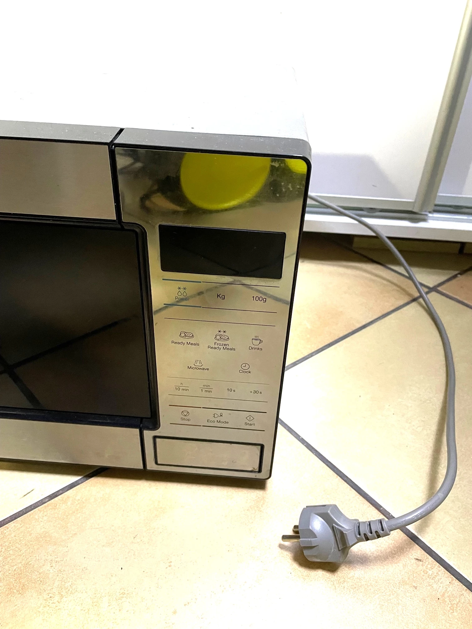 mikrofala-samsung-me83m-kolor-dominujacy-srebrnyszary