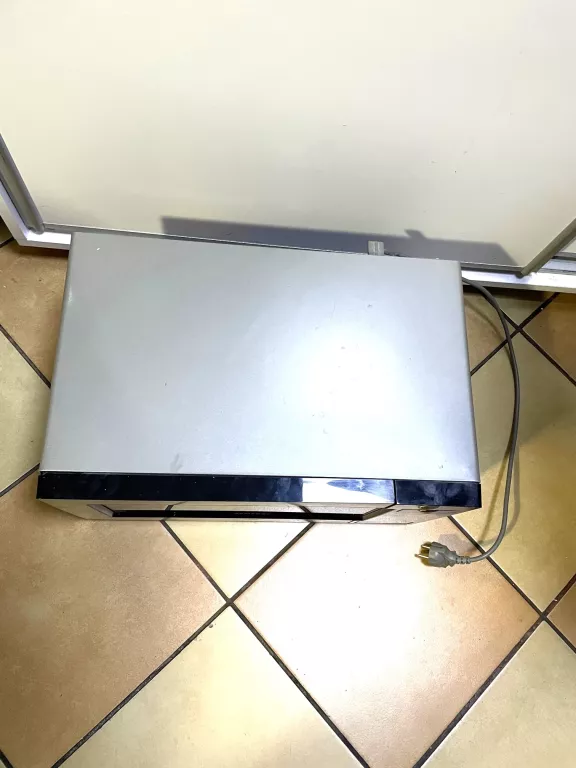 MIKROFALA SAMSUNG ME83M