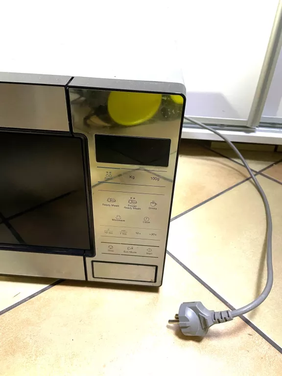 mikrofala-samsung-me83m-kolor-dominujacy-srebrnyszary