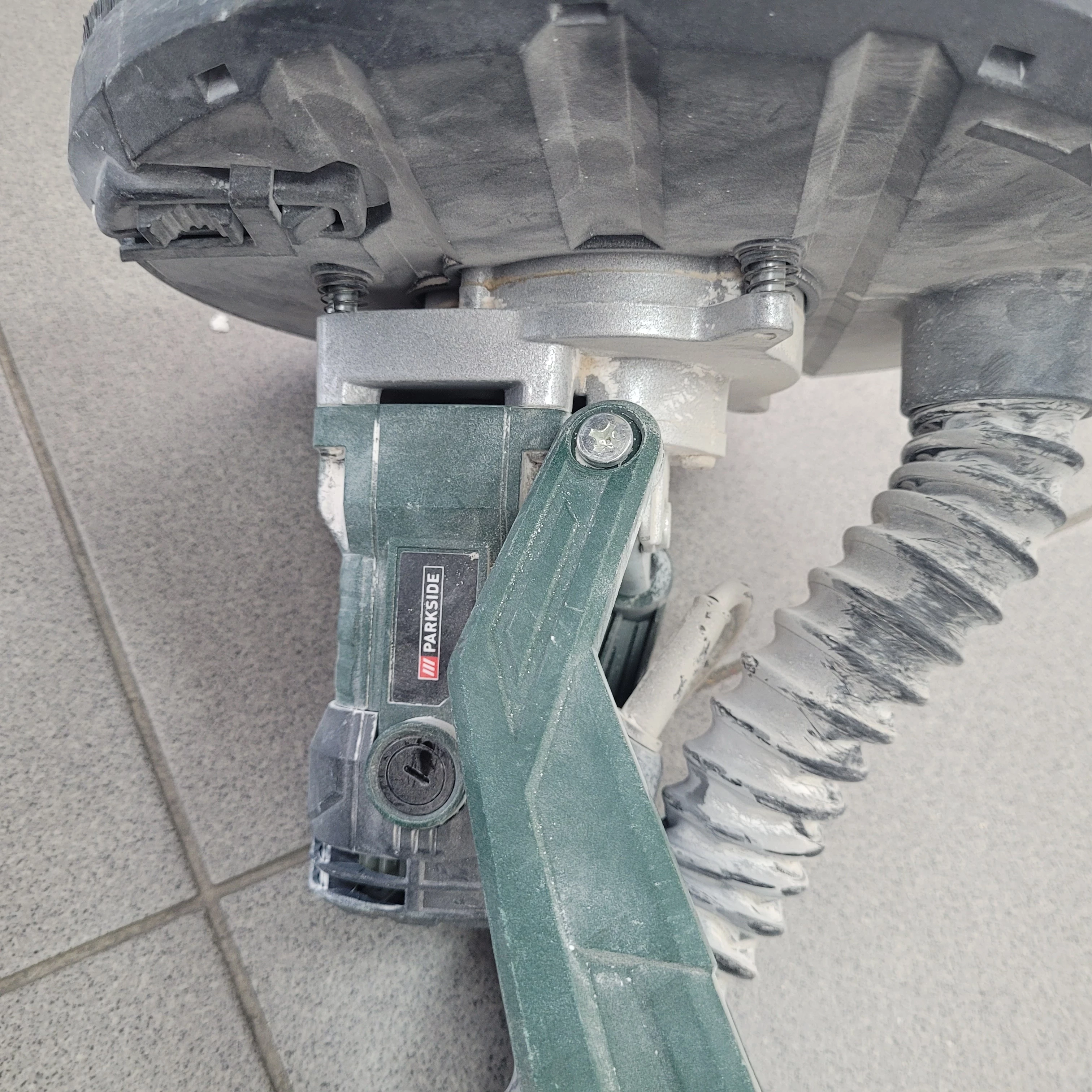 szlifierka-do-gladzi-scian-parkside-zyrafa-pwds-marka-parkside