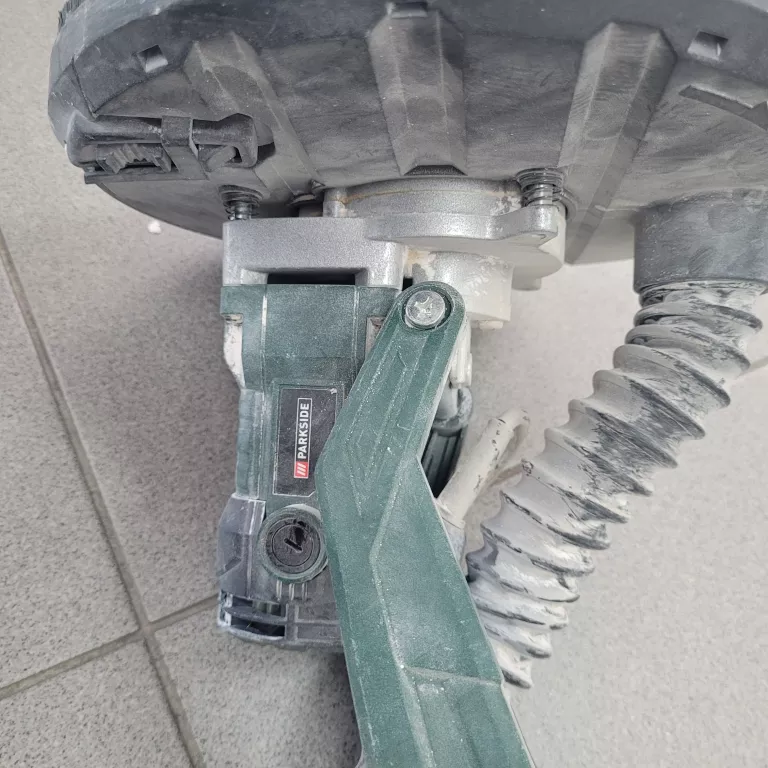 szlifierka-do-gladzi-scian-parkside-zyrafa-pwds-marka-parkside