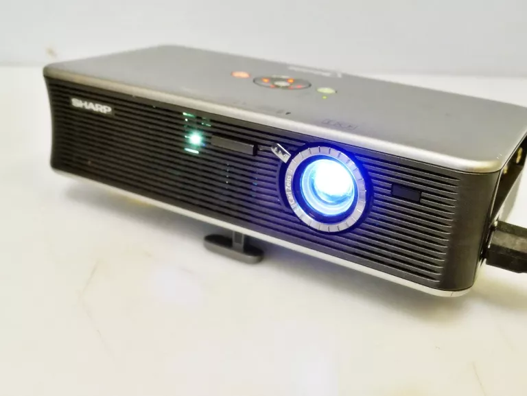 PROJEKTOR SHARP XR-1X