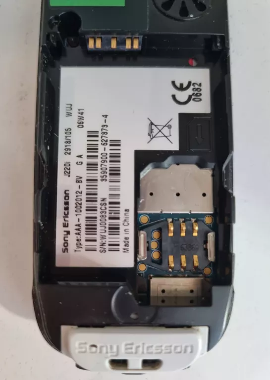 USZKODZONY SONY ERICSSON J220I