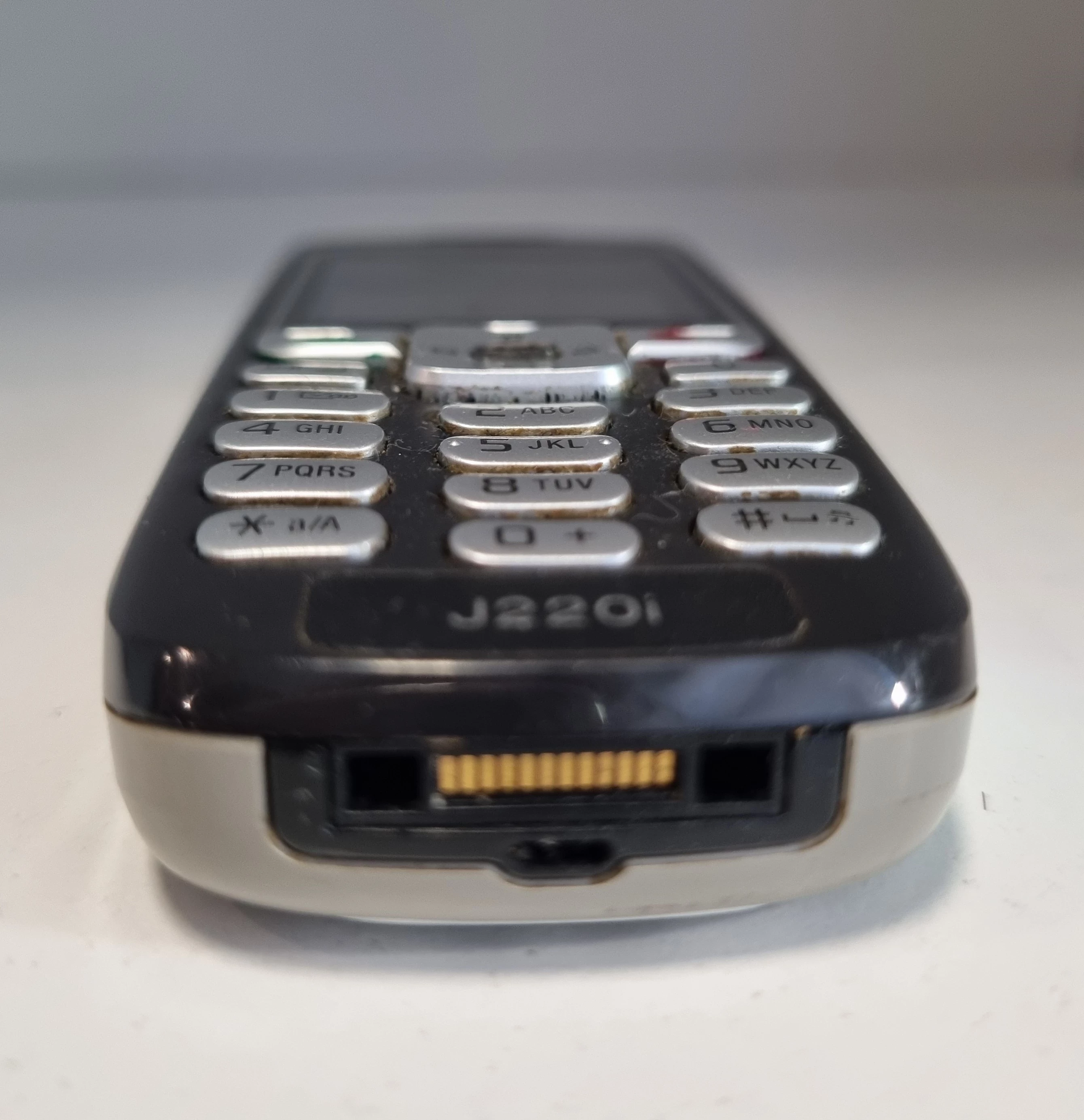 uszkodzony-sony-ericsson-j220i-typ-telefon-komorkowy