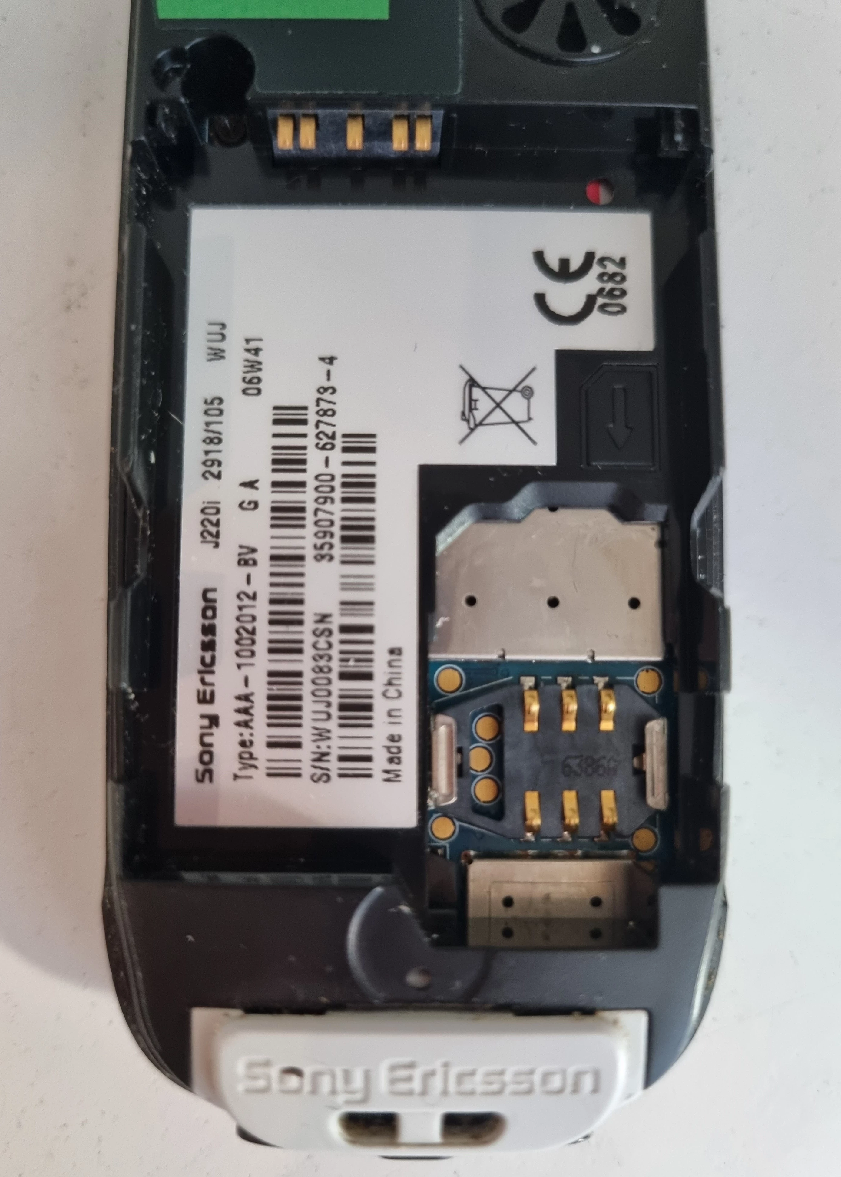 uszkodzony-sony-ericsson-j220i-stan-uzywany