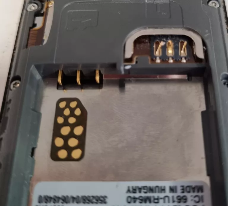 uszkodzona-nokia-c3-01-typ-telefon-komorkowy